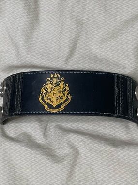 Harry Potter Hogwarts VTG 04’ Faux Leather Cuff Bracelet